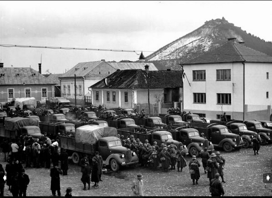 1939. március 18. Magyar csapaton Huszton..jpg