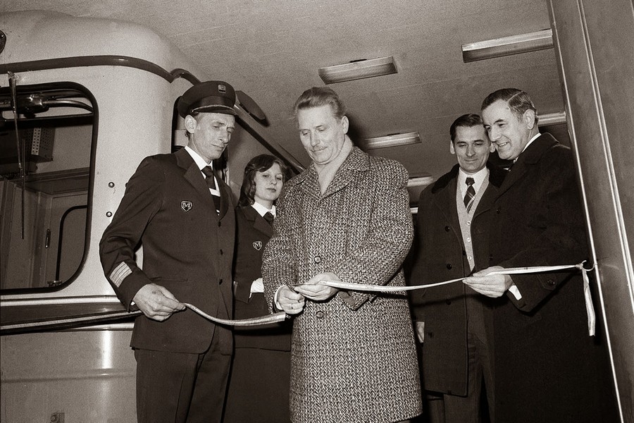 1976. Lázár György, a Minisztertanács elnöke felavatja az új 3-as metróvonalat, Jobbról Szépvölgyi Zoltán, a Fővárosi Tanács elnöke, kettőjük között hátul Katona Imre, az MSZMP Budapesti Pártbizottságának első titkára.jpg