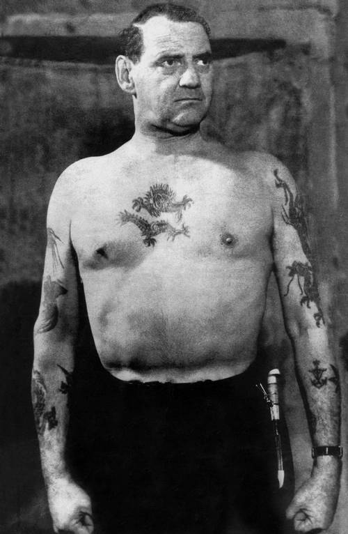 1947 és 1972 között. IX. Frederik dán király és tetoválásai..jpg