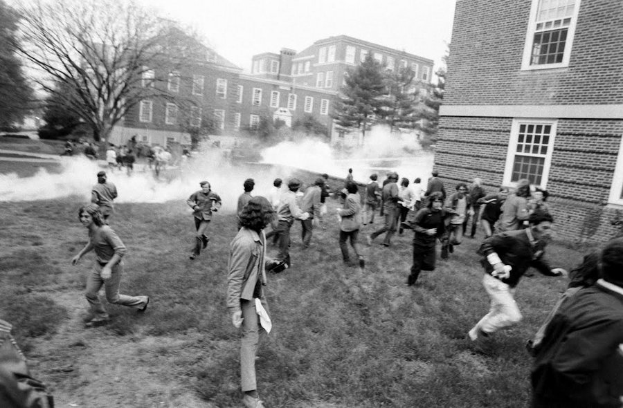 1970. május 4. Könnygázt vetnek be a marylandi egyetem tüntető diákjai ellen..jpg