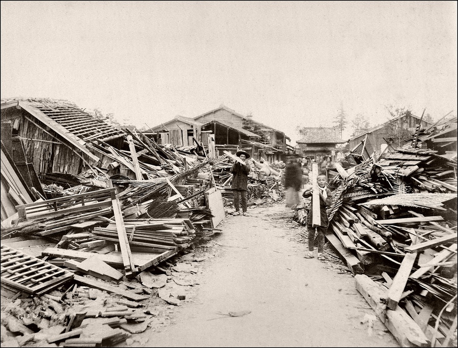 1891. Mino-Owari földrengés Japánban. 25 ezer ember halt, vagy sérült meg a katasztrófa során..jpg