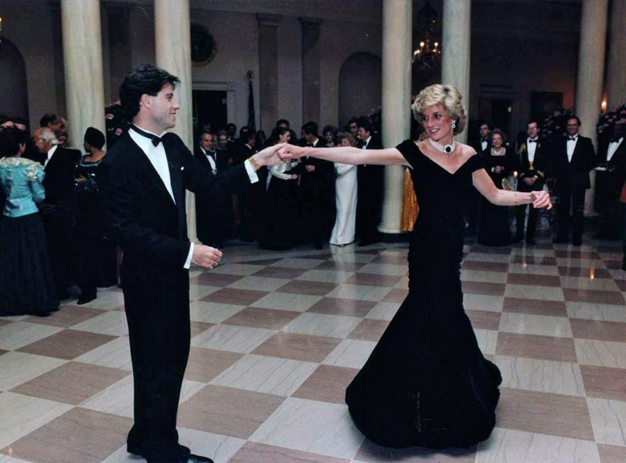 1985. John Travolta a washingtoni Fehér Házban Diana hercegnővel táncol..jpg