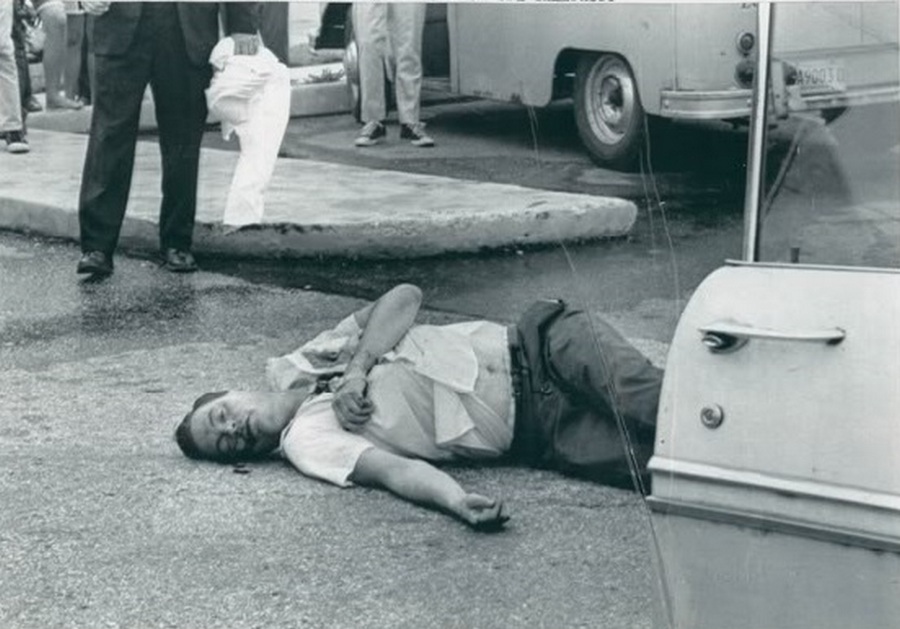 1967. aug. 25. George Lincoln Rockwellt az amerikai náci párt vezetőjét egy volt párttársa meggyilkolta..jpg