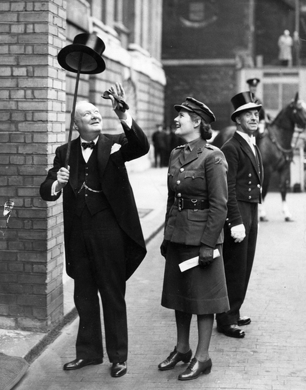 1943. Winston Churchill és lánya Mary a háború alatt Londonban..jpg