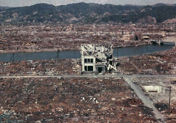1945. Hiroshima a bomba után..jpg