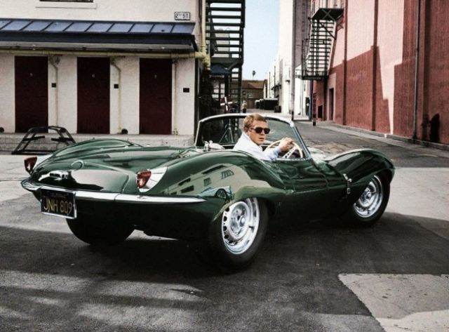 1957. Steve McQueen, mint majdnem mindig, most is a volánnál..jpg