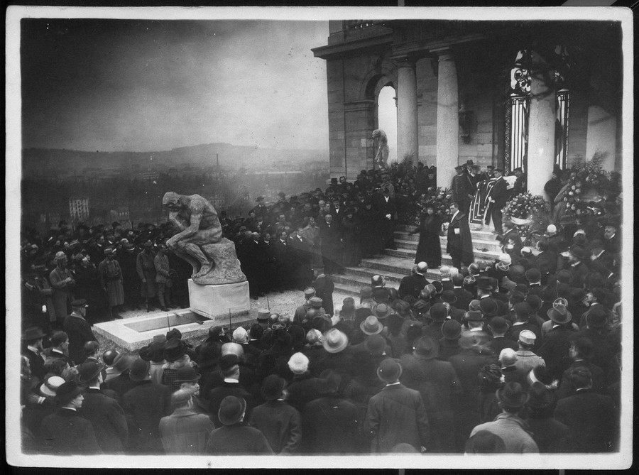 1917_november_21_august_rodin_szobraszmuvesz_temetese_parizsban_.jpg