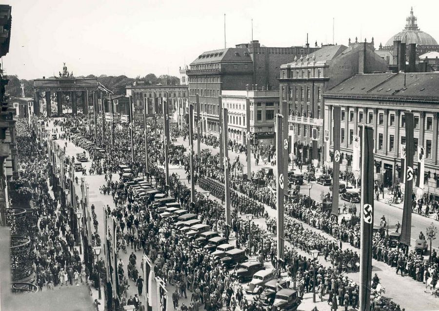 1936_parade_a_berlini_olimpia_idejen_.jpg