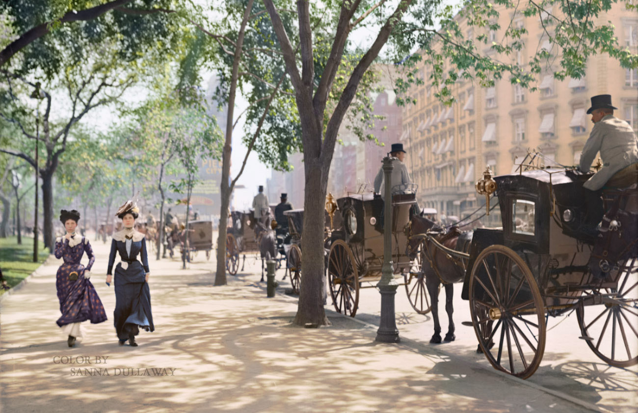 1900. New York, Madison square. Lovaskocsik fuvarra várva. Digitálisan színezett kép..jpg