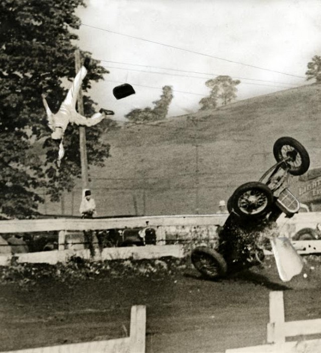 vintage_wtf_accidents_that_s_unexplainable_11.jpg