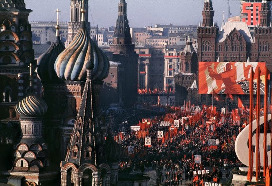 Wonderful Colour Photos of 50th Anniversary Soviet October Revolution in Moscow, 1967 (1).jpg