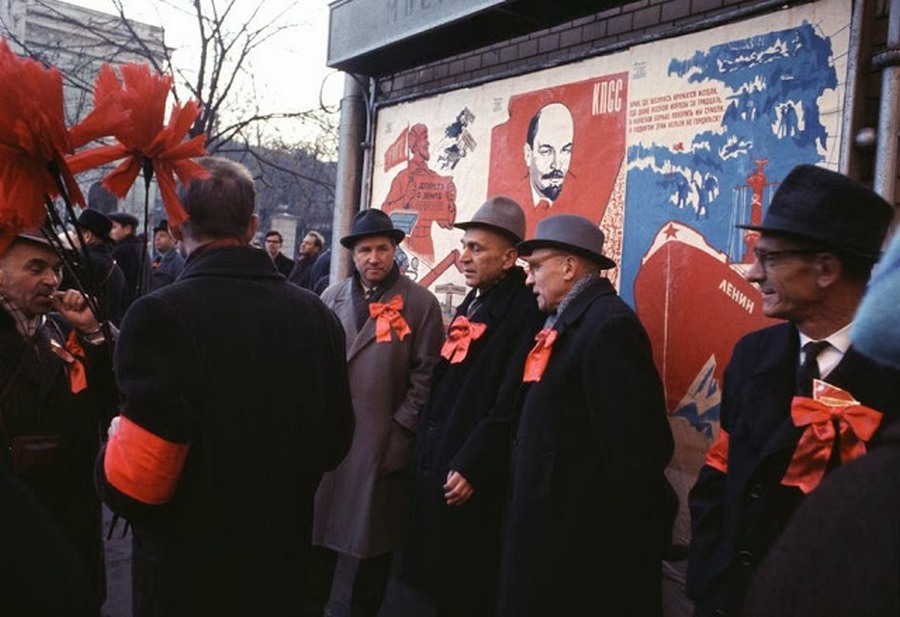 Wonderful Colour Photos of 50th Anniversary Soviet October Revolution in Moscow, 1967 (3).jpg