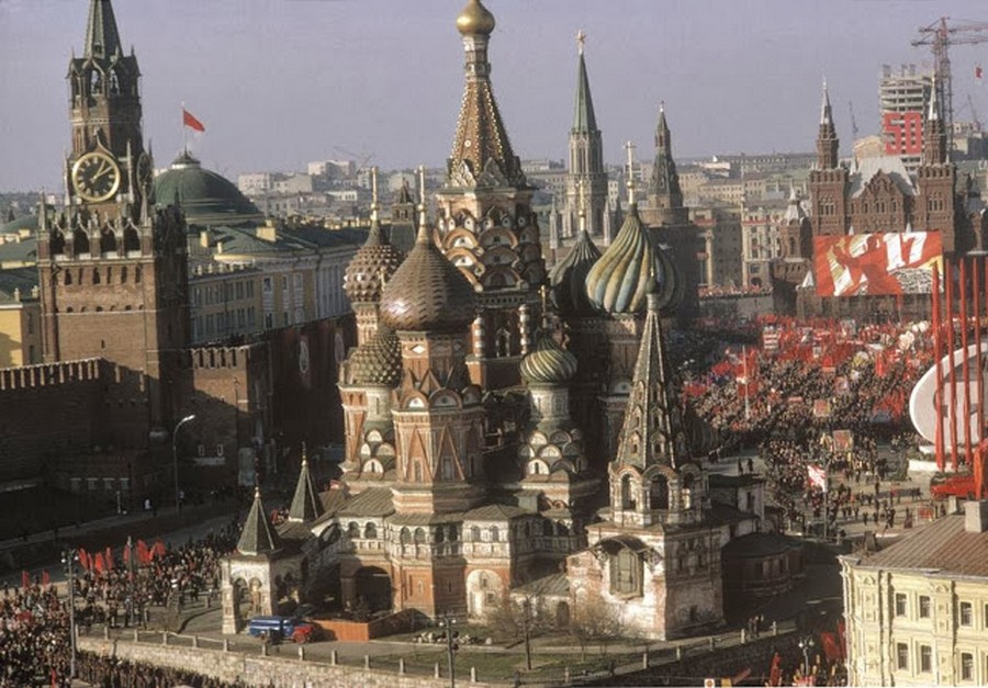 Wonderful Colour Photos of 50th Anniversary Soviet October Revolution in Moscow, 1967 (4).jpg