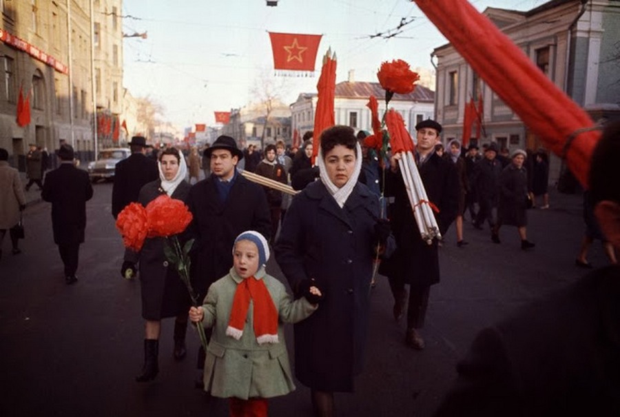 Wonderful Colour Photos of 50th Anniversary Soviet October Revolution in Moscow, 1967 (7).jpg