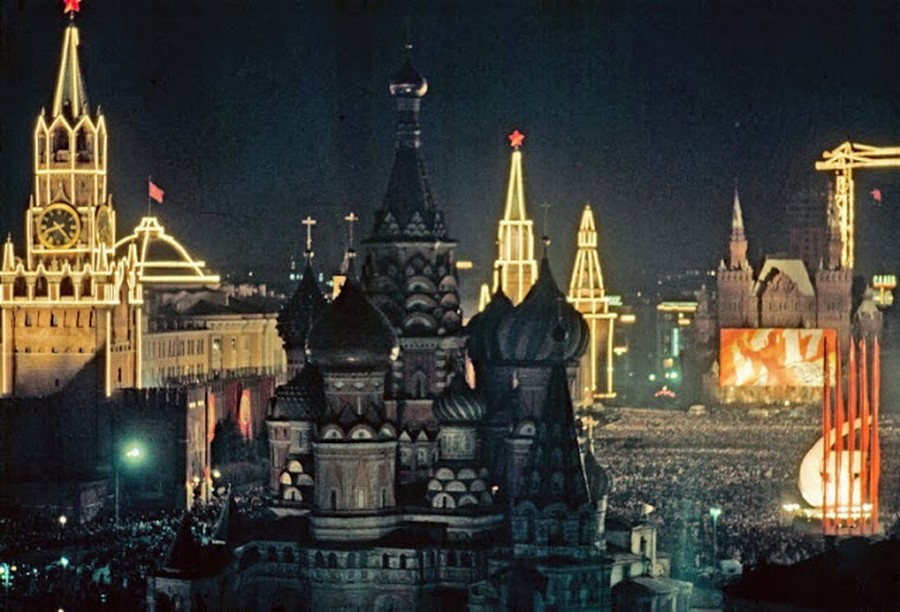 Wonderful Colour Photos of 50th Anniversary Soviet October Revolution in Moscow, 1967 (8).jpg