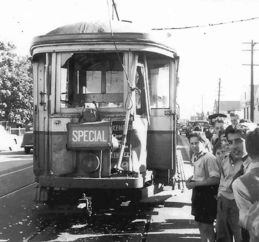 1956. Villamosbaleset. Sydney, Botany Road_2.jpg