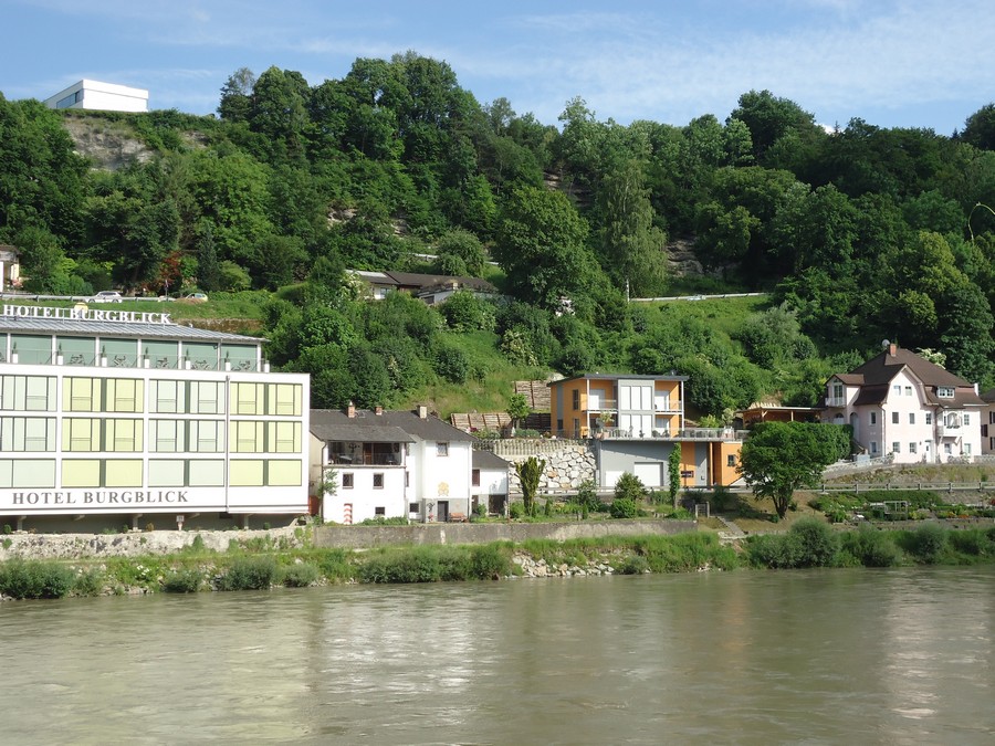 A Salzach túlpartján már Ausztria látható. Az ott Ach. Ahhhhhhh.