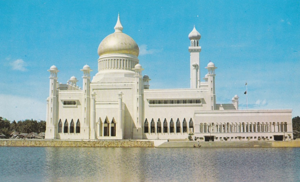 22_masjid_omar_ali_saifuddin_mosque.jpg
