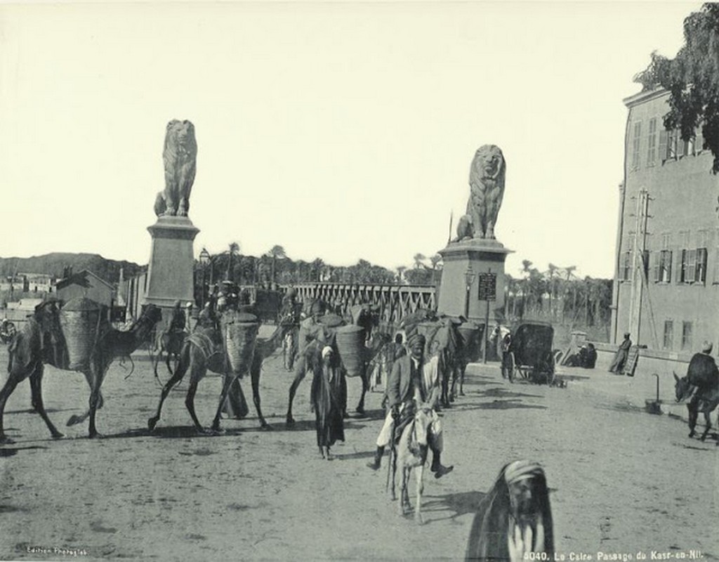 Cairo passage of Kasr-en-Nil [Qasr al-Nil].jpg