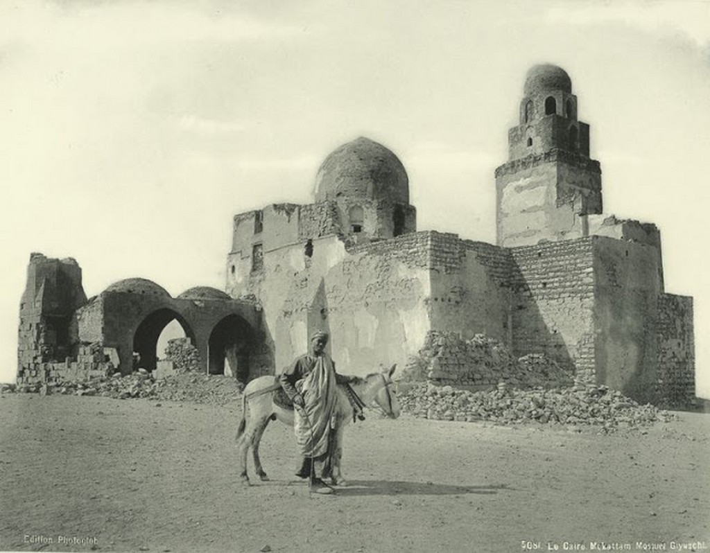 Mokattam, Giyuschi Mosque [al-Juyushi].jpg