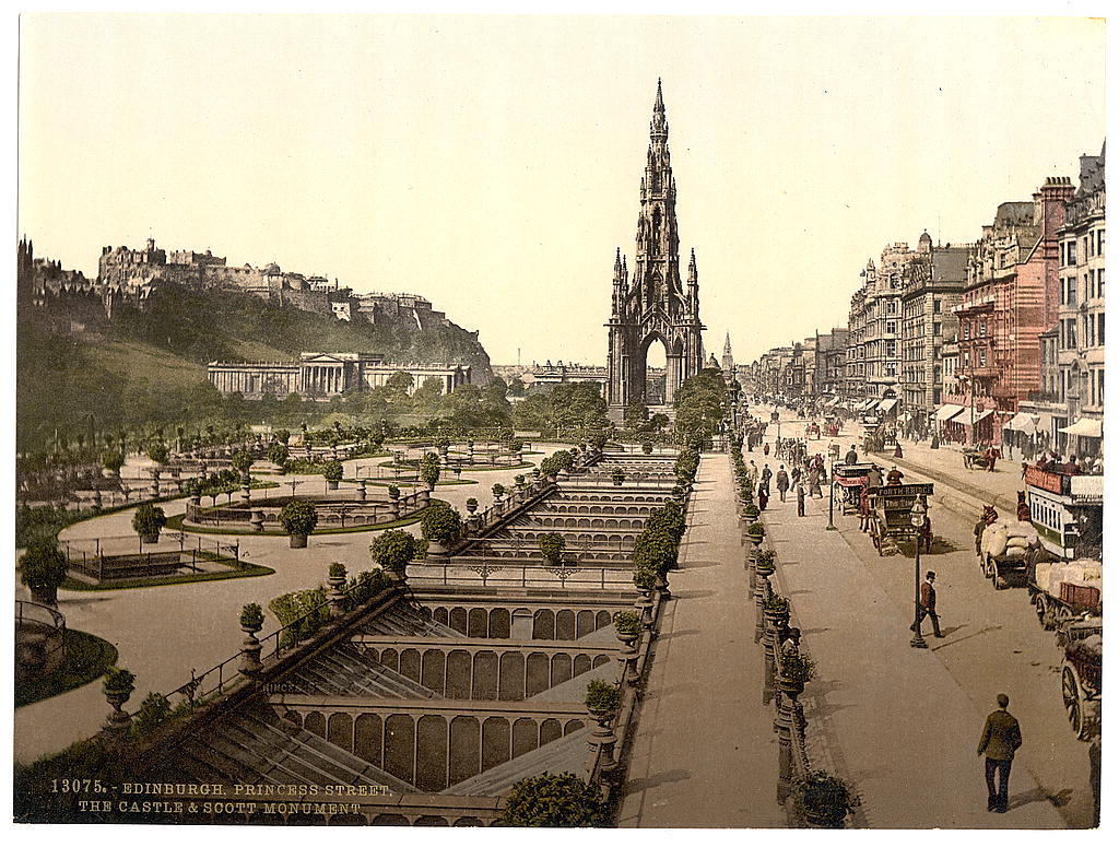 6. Princes Street, a kastély és a Scott monument, Edinburgh.jpg