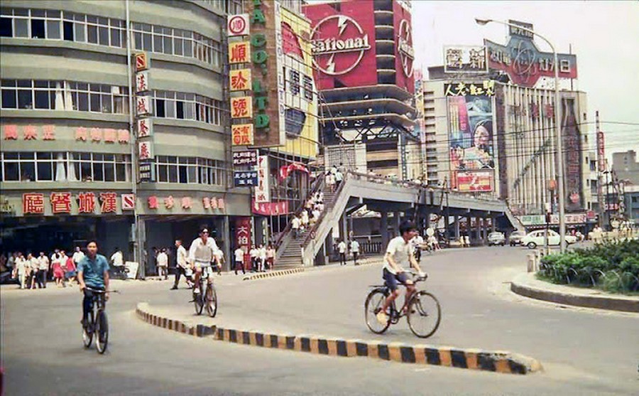 Color Photos of Life in Taiwan from 1950 to 1970 (1).jpg