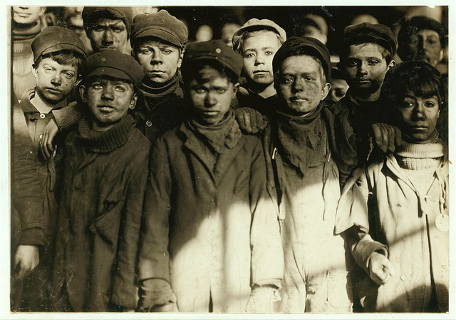 Old Photos of Child Labor between 1908 and 1924 (25).jpg