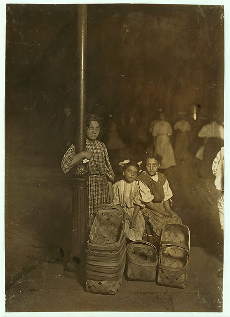 Old Photos of Child Labor between 1908 and 1924 (3).jpg