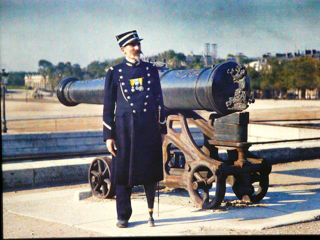 Rare Color Photography of Early 1900s Paris (11).jpg