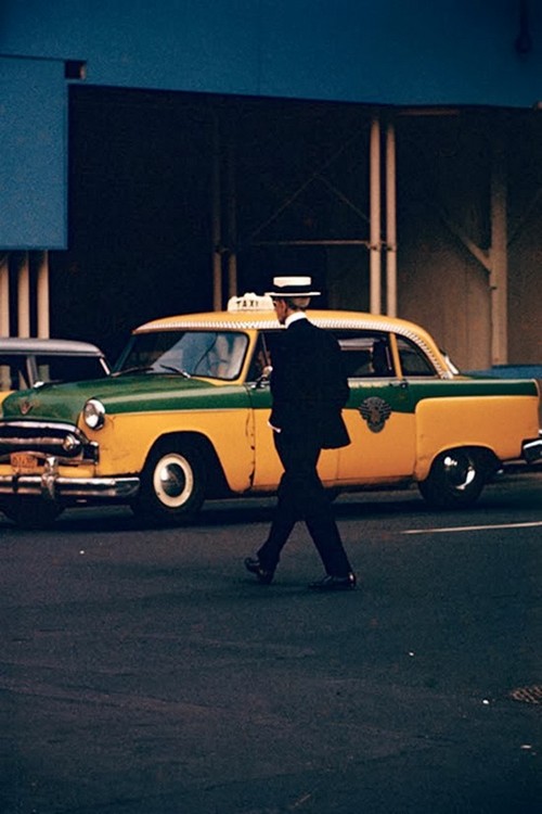 Daily Life in the 1950's by Saul Leiter (10).jpg