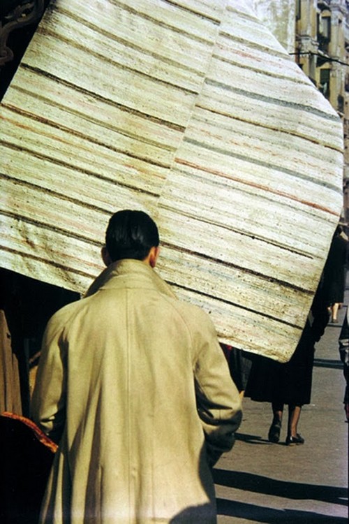 Daily Life in the 1950's by Saul Leiter (7).jpg