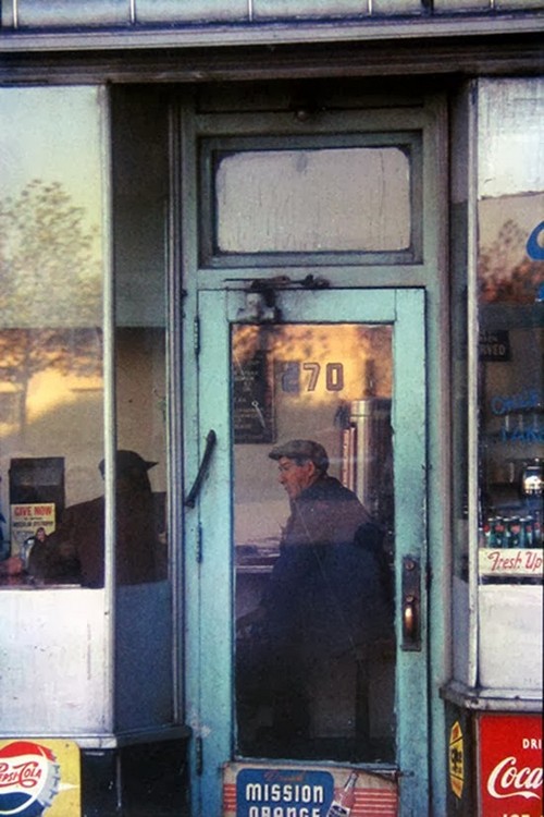 Daily Life in the 1950's by Saul Leiter (9).jpg