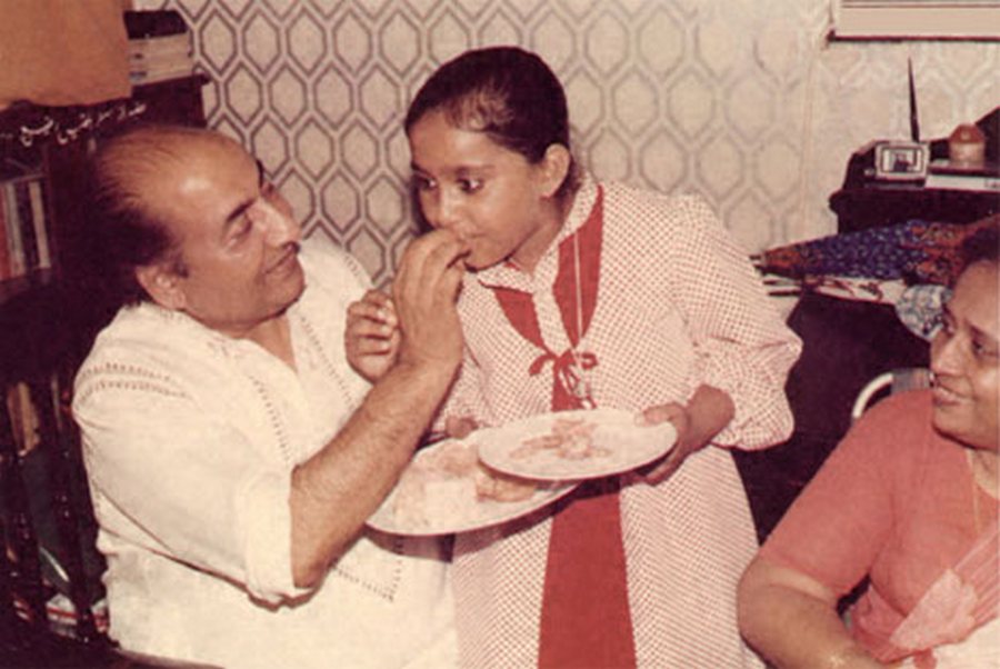 mohd-rafi-with-his-grand-daughter-and-wife-bilquis.jpg