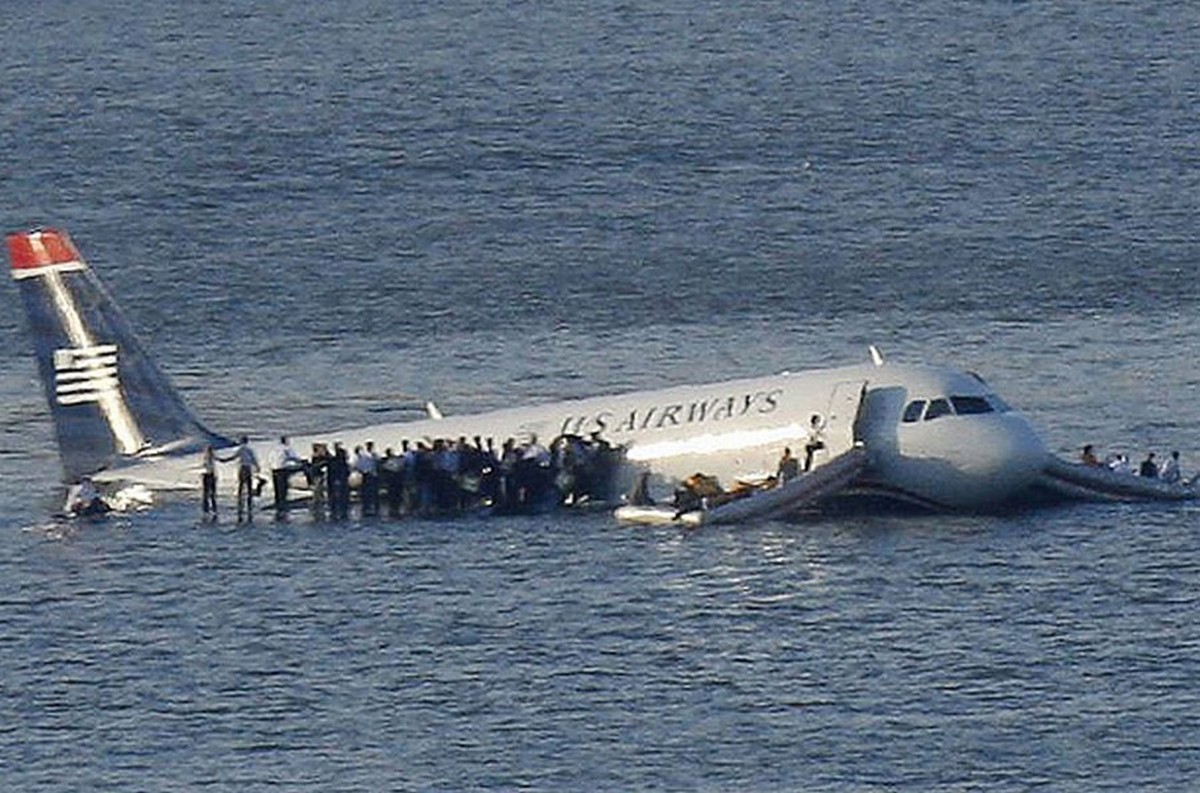 2009-ben az US Airways Airbus A320-asa a felszállást követően több kanadai vadlúdcsapattal ütközik és a meghibásodó hajtómű miatt a New York-i Hudson folyón landol.
