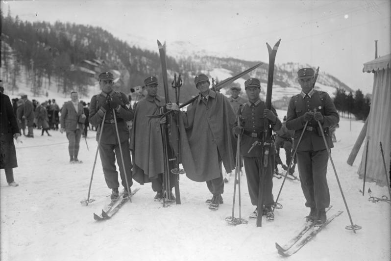 1928Bundesarchiv_Bild_102-05443,_St._Moritz,_Winterolympiade.jpg