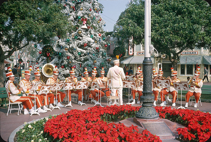 1963. Disneyland.jpg