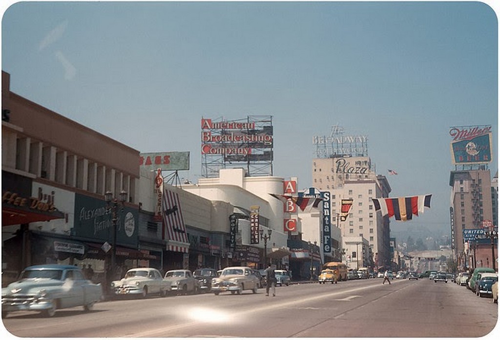 21 Vine St., Hollywood, Los Angeles - 1953.jpg