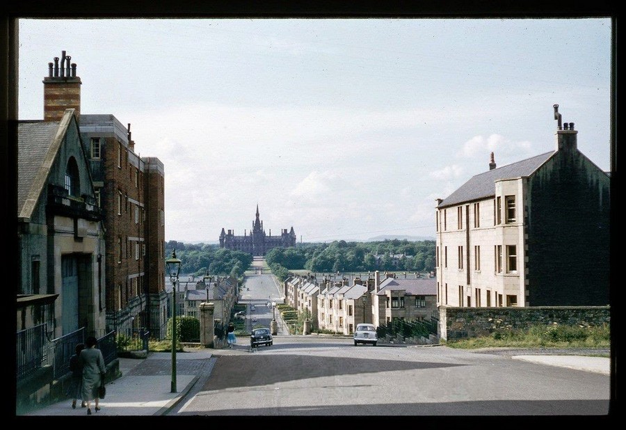 Streets of Edinburgh, Scotland in Color in the 1950s (11).jpg