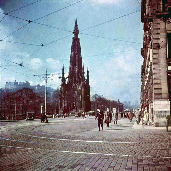 Streets of Edinburgh, Scotland in Color in the 1950s (13).jpg