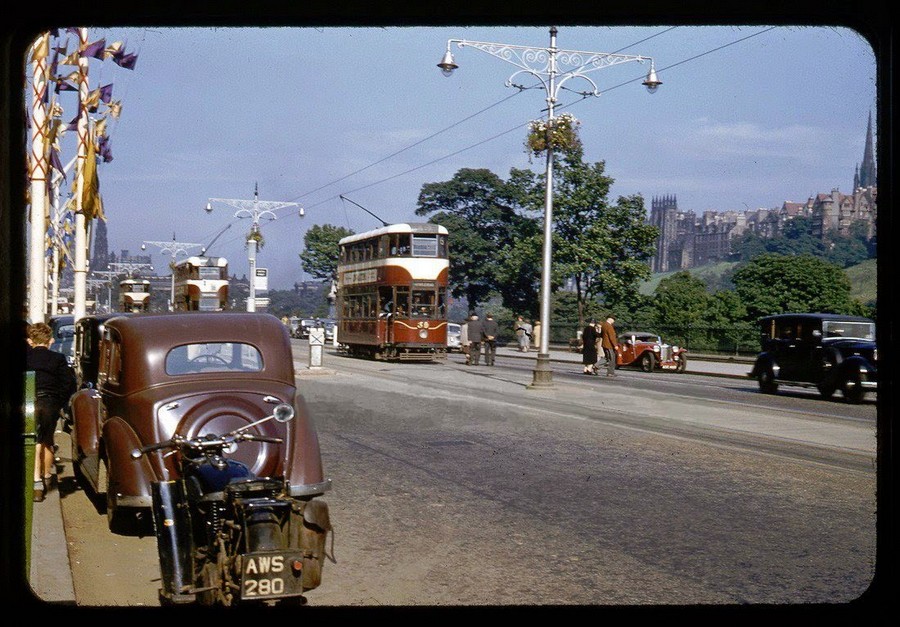 Streets of Edinburgh, Scotland in Color in the 1950s (3).jpg