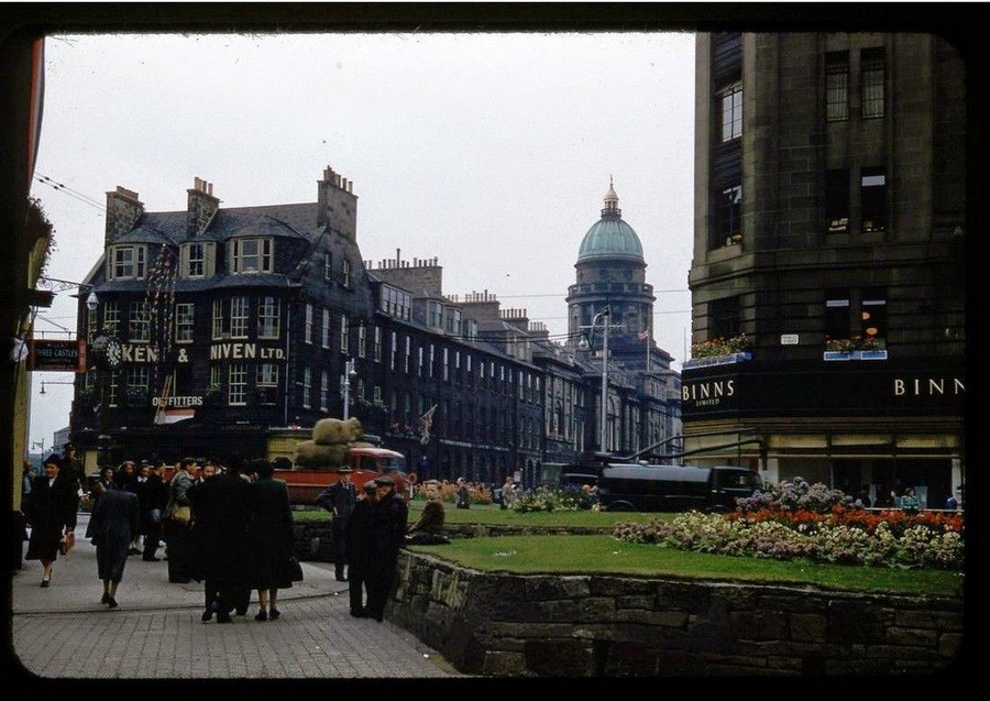 Streets of Edinburgh, Scotland in Color in the 1950s (6).jpg