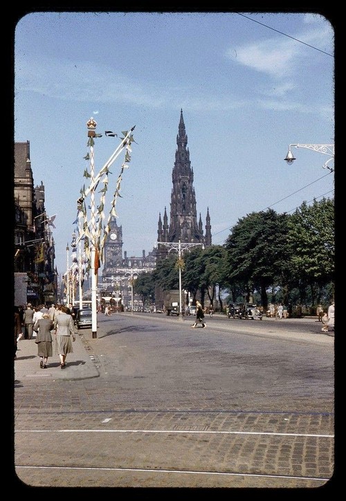 Streets of Edinburgh, Scotland in Color in the 1950s (7).jpg