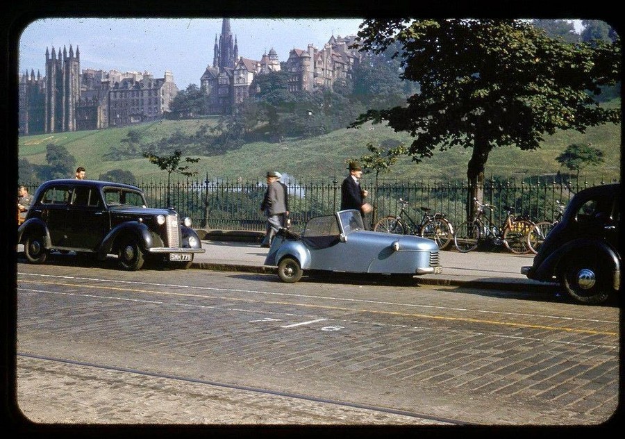 Streets of Edinburgh, Scotland in Color in the 1950s (8).jpg