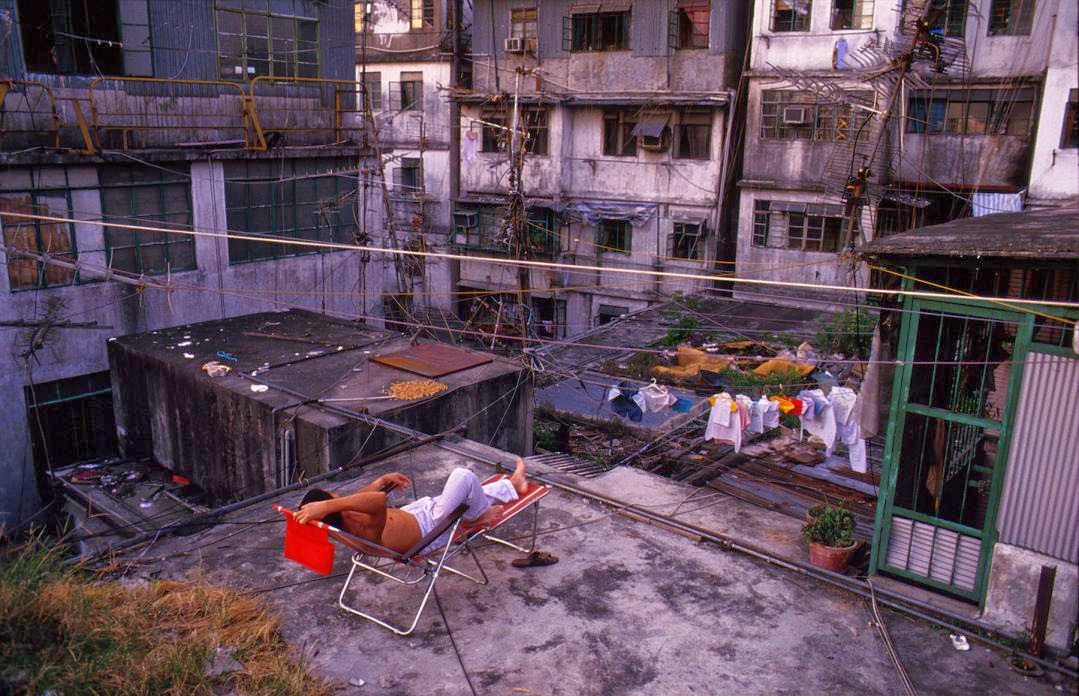 Kowloon Walled City, Hong Kong in the 1980s (14).jpg