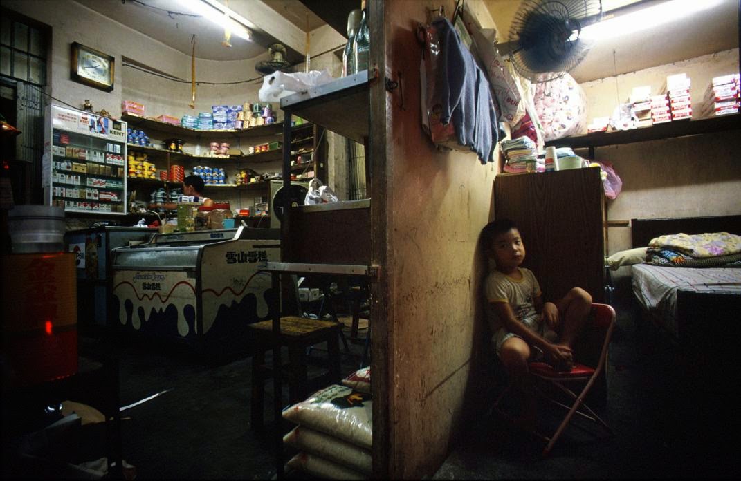 Kowloon Walled City, Hong Kong in the 1980s (16).jpg