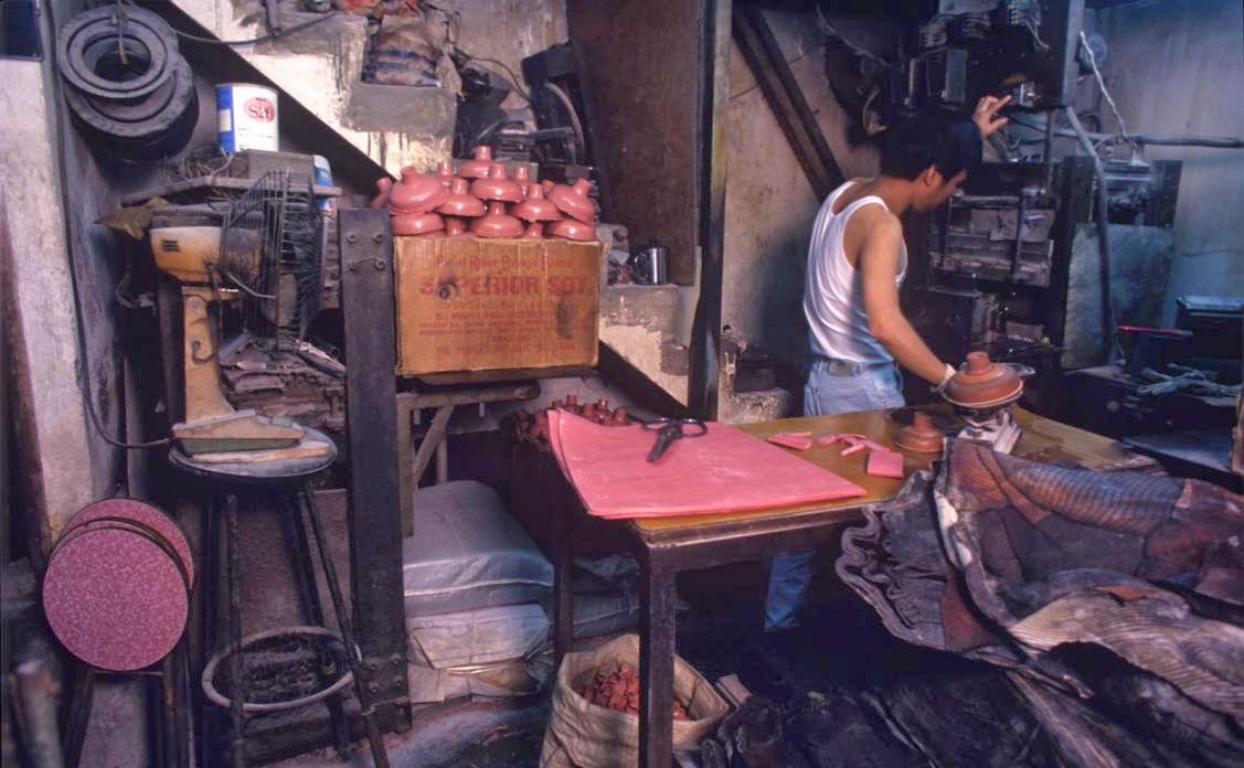 Kowloon Walled City, Hong Kong in the 1980s (3).jpg
