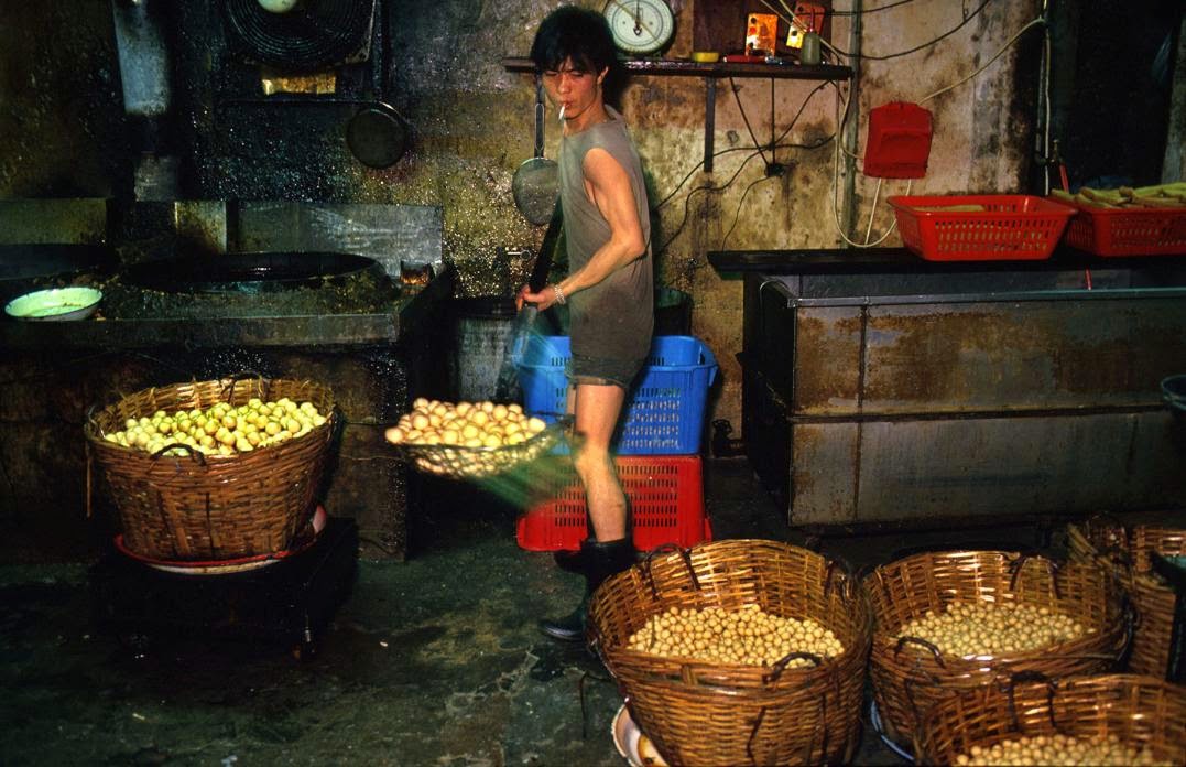 Kowloon Walled City, Hong Kong in the 1980s (5).jpg