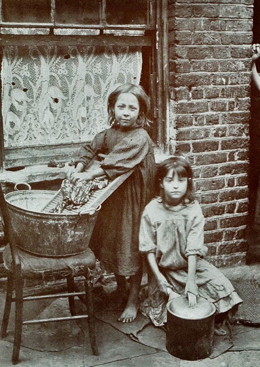 london_street_children_1900s_1.jpg