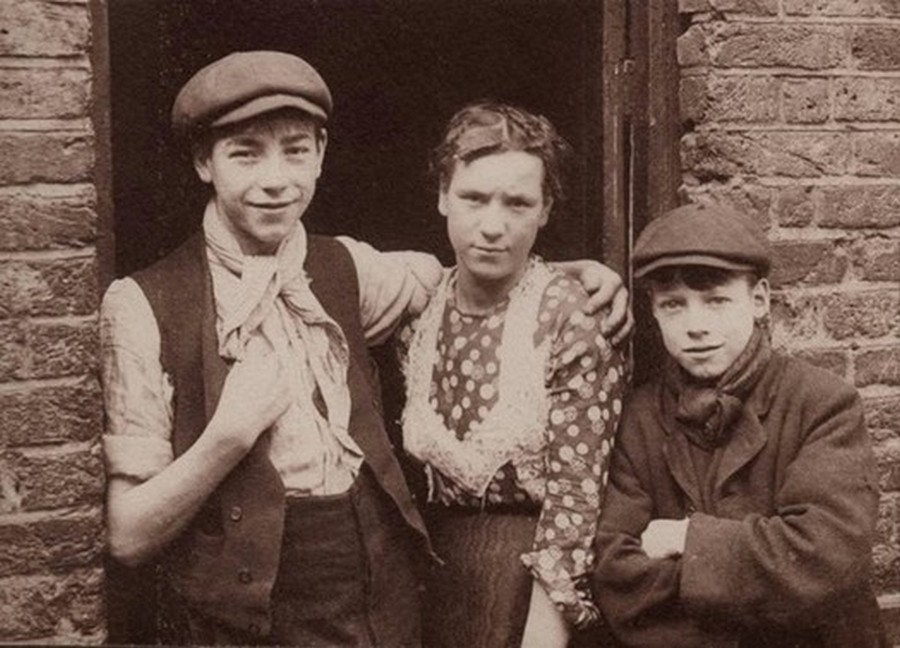 london_street_children_1900s_17.jpg