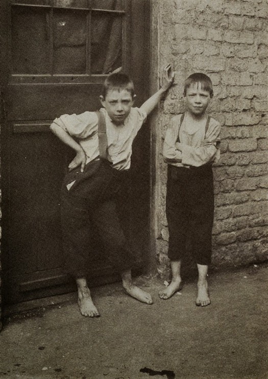 london_street_children_1900s_25.jpg